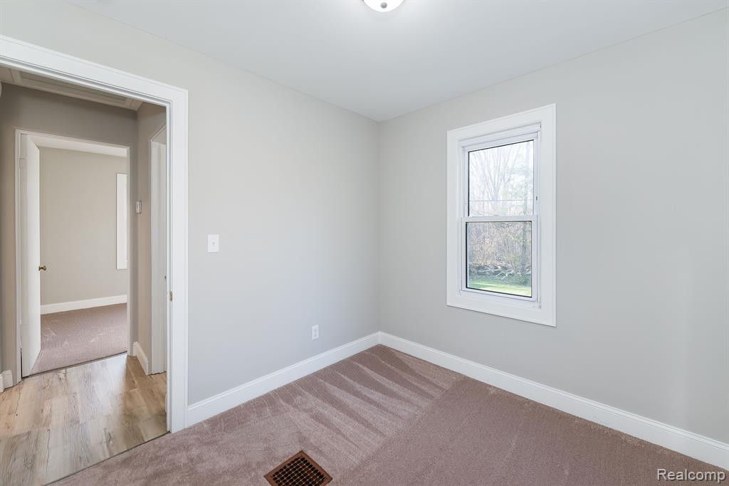 279 BEACHWAY Street, Whitmore Lake, MI 48189 — Photo 25