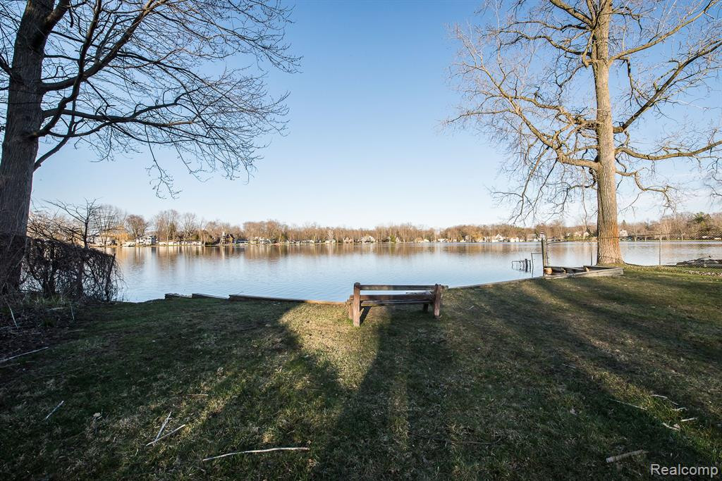 279 BEACHWAY Street, Whitmore Lake, MI 48189 — Photo 38