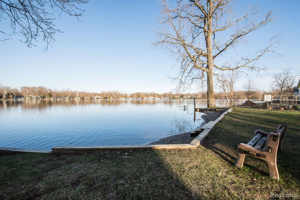 279 BEACHWAY Street, Whitmore Lake, MI 48189 — Photo 39