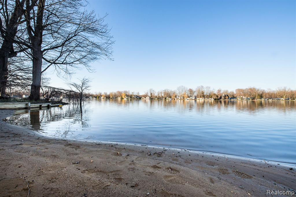 279 BEACHWAY Street, Whitmore Lake, MI 48189 — Photo 40