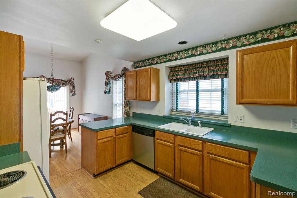 7287 Green Meadow Lane, Canton, MI 48187 — Photo 10