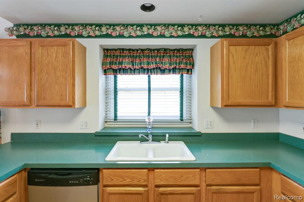 7287 Green Meadow Lane, Canton, MI 48187 — Photo 11
