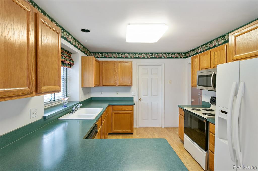 7287 Green Meadow Lane, Canton, MI 48187 — Photo 12