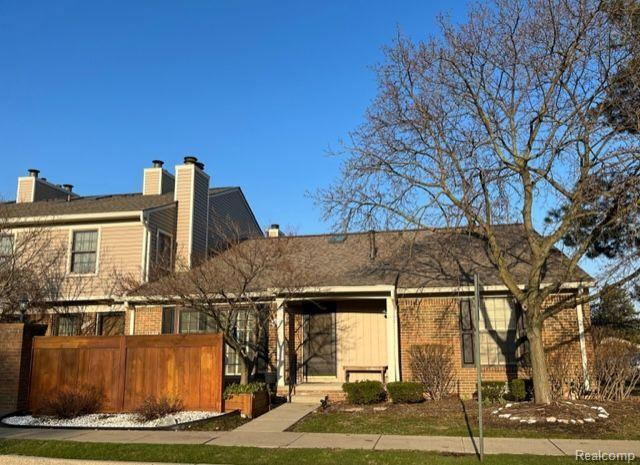 40047 Crosswinds, Novi, MI — front exterior