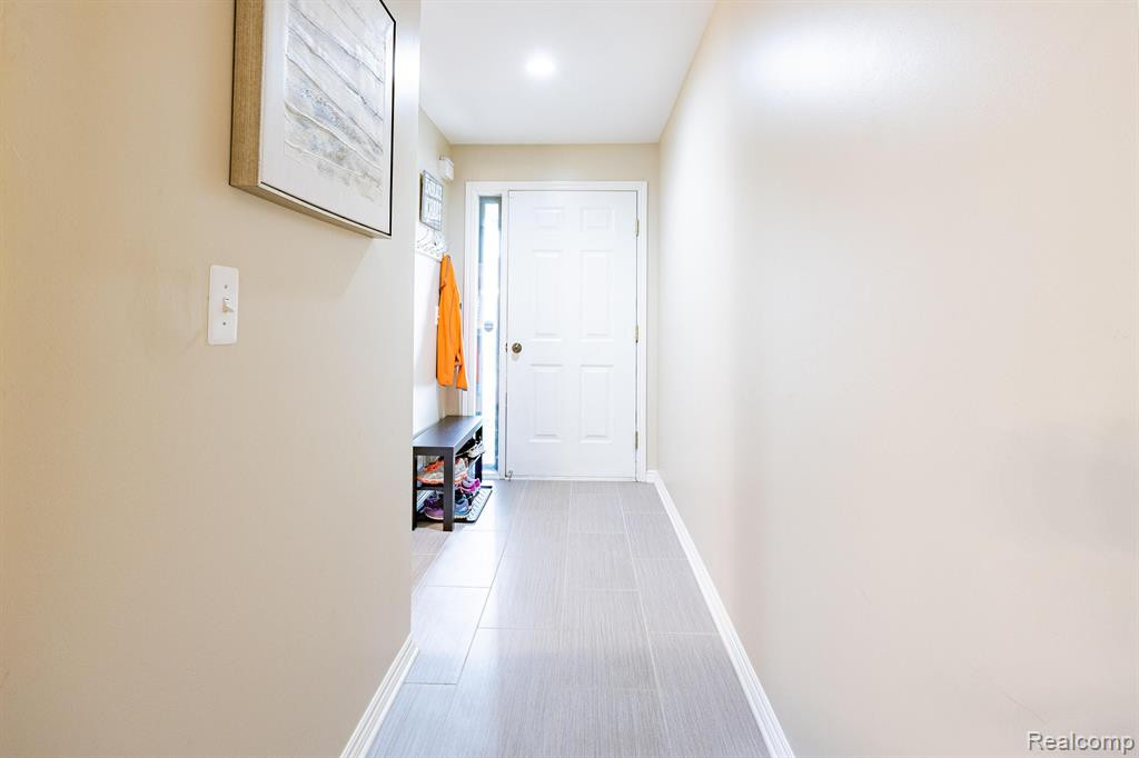 17408 N LUCILLE Circle, New Boston, MI 48164 — Photo 2