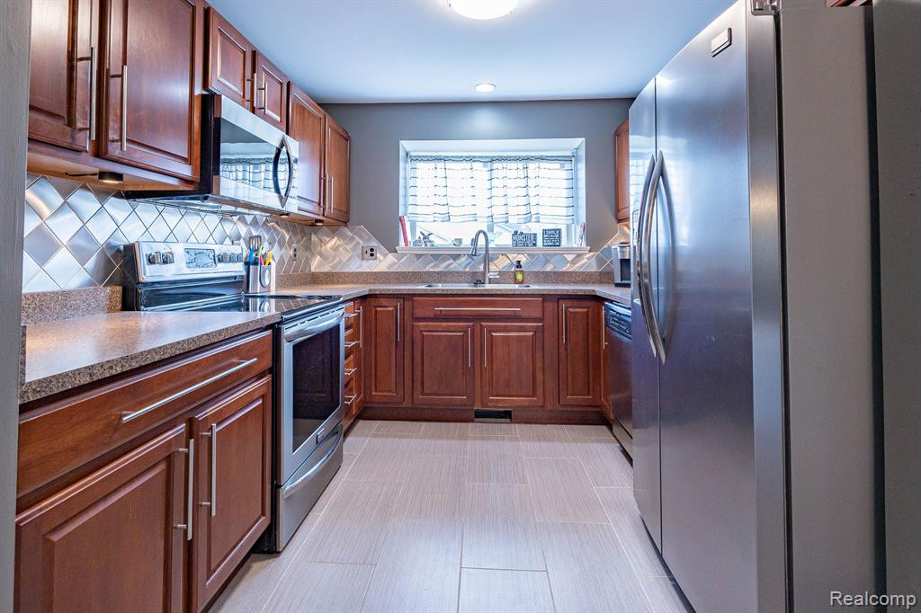 17408 N LUCILLE Circle, New Boston, MI 48164 — Photo 5