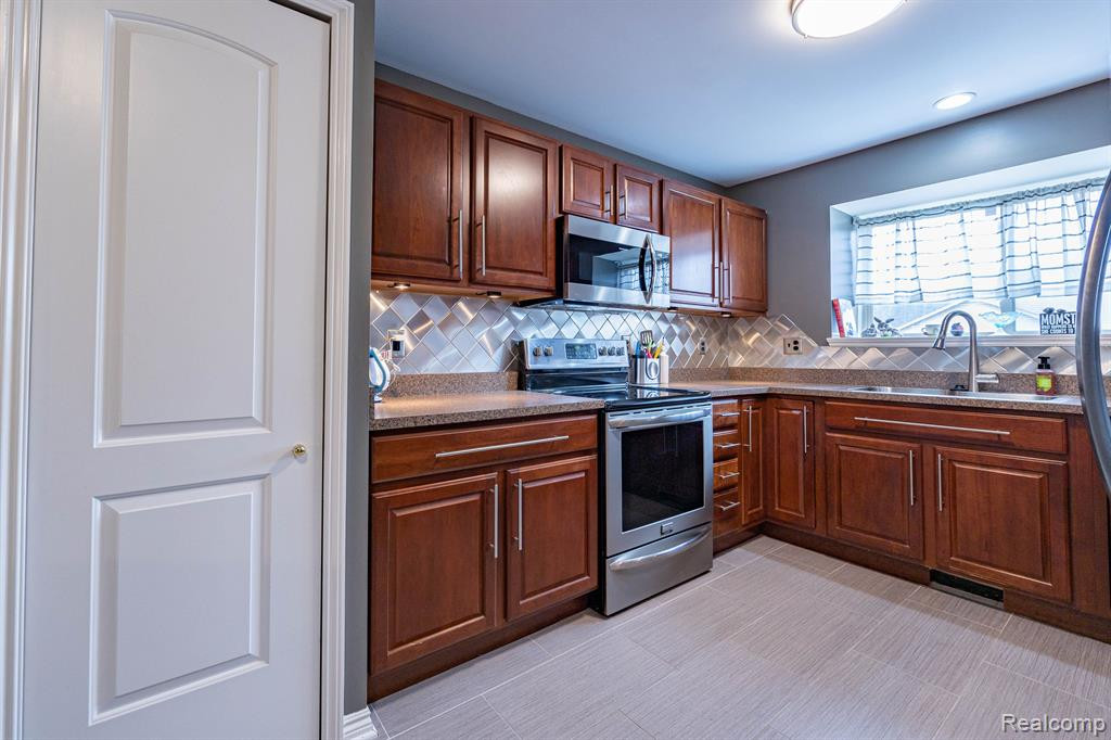 17408 N LUCILLE Circle, New Boston, MI 48164 — Photo 6