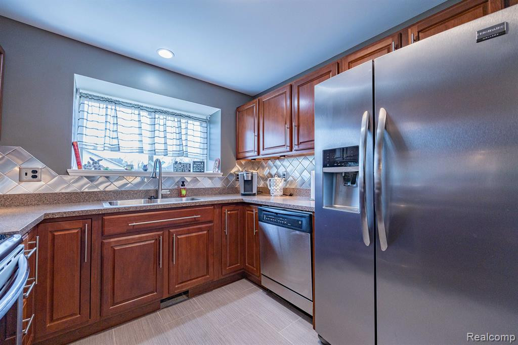 17408 N LUCILLE Circle, New Boston, MI 48164 — Photo 7