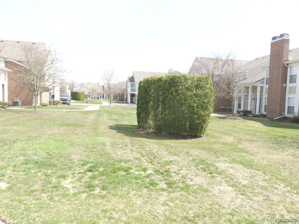 5584 PINE AIRES Drive, Sterling Heights, MI 48314 — Photo 2