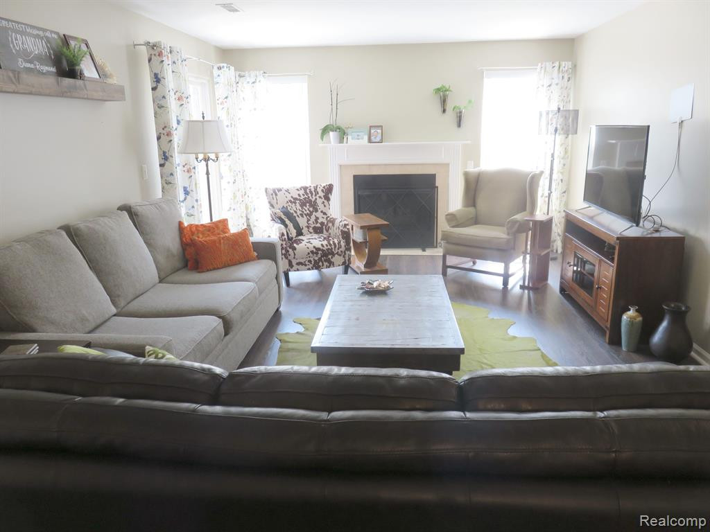 5584 PINE AIRES Drive, Sterling Heights, MI 48314 — Photo 5