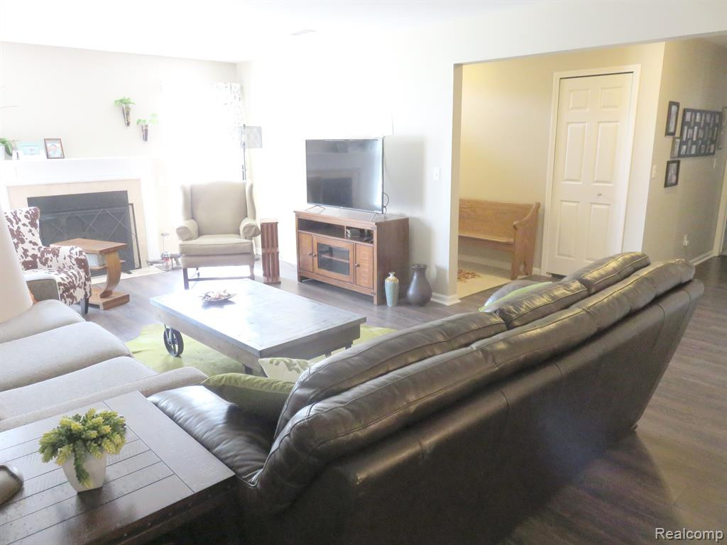 5584 PINE AIRES Drive, Sterling Heights, MI 48314 — Photo 6