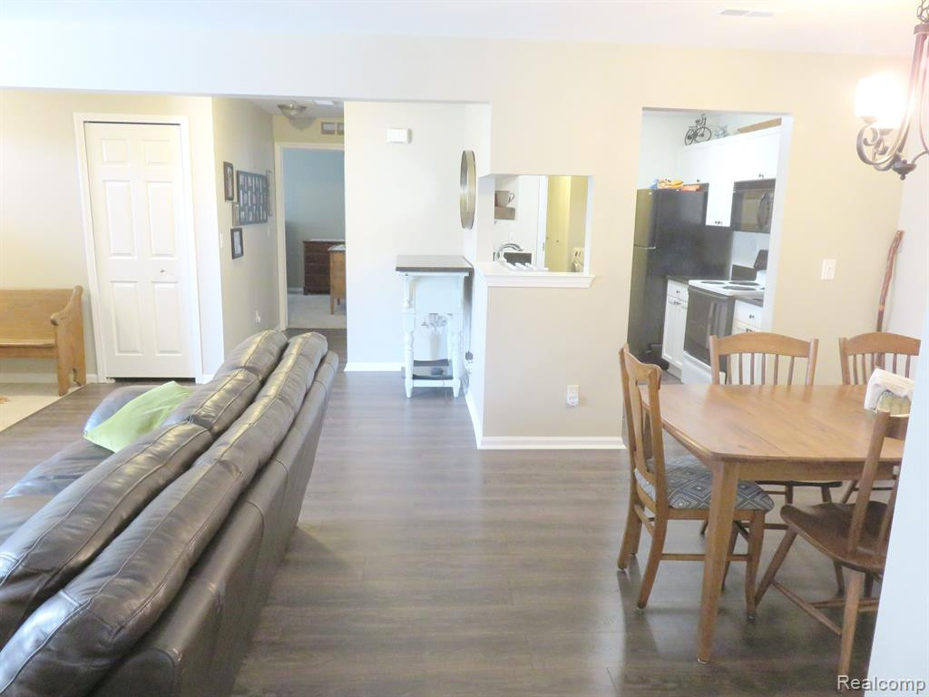 5584 PINE AIRES Drive, Sterling Heights, MI 48314 — Photo 9