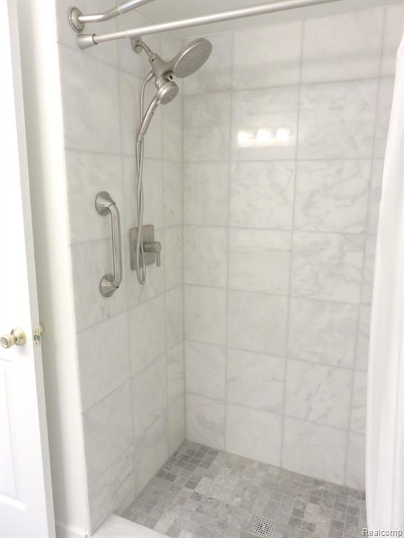 5584 PINE AIRES Drive, Sterling Heights, MI 48314 — Photo 17