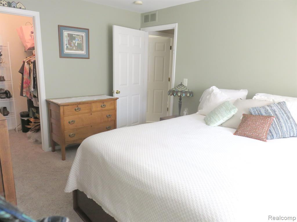 5584 PINE AIRES Drive, Sterling Heights, MI 48314 — Photo 18