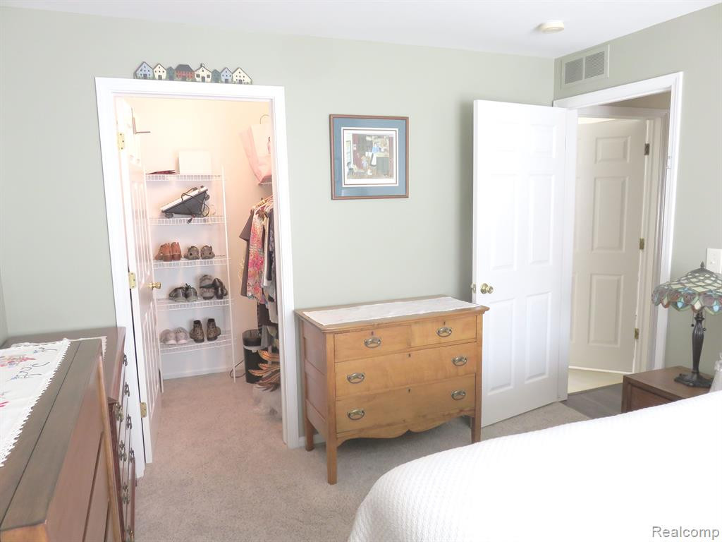 5584 PINE AIRES Drive, Sterling Heights, MI 48314 — Photo 19