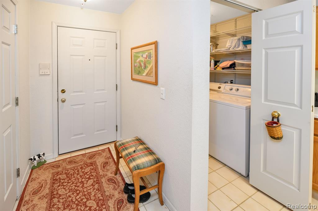 1135 CURZON Court, 203, Howell, MI 48843 — Photo 2