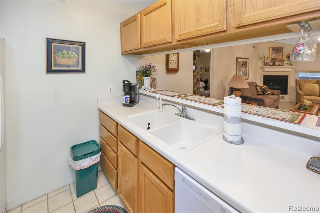 1135 CURZON Court, 203, Howell, MI 48843 — Photo 12