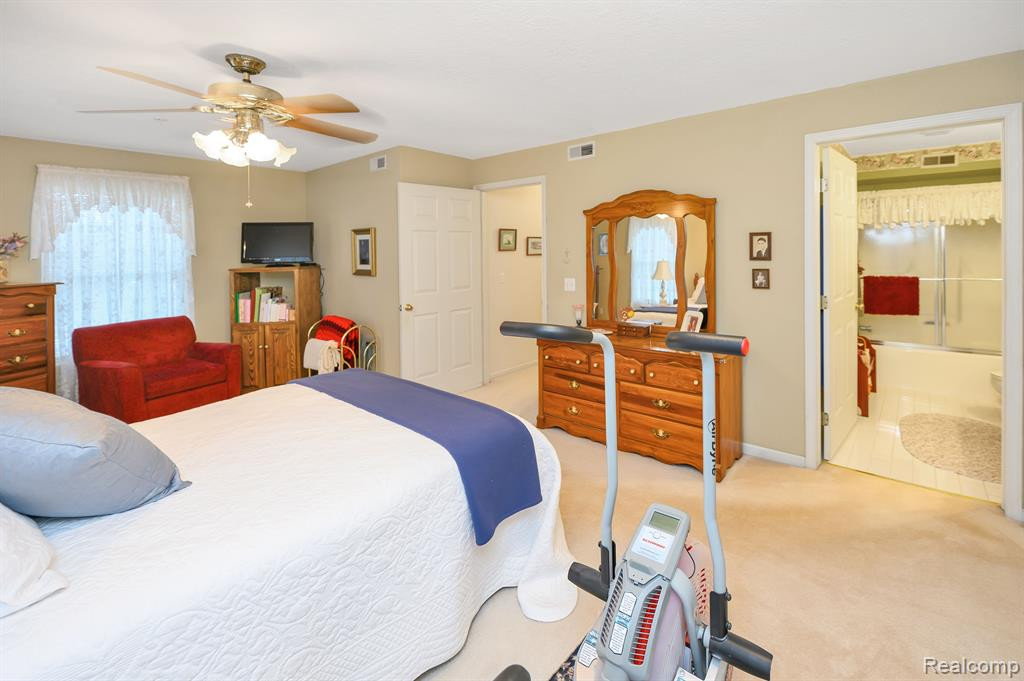1135 CURZON Court, 203, Howell, MI 48843 — Photo 20