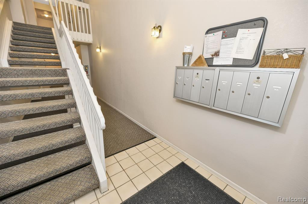 1135 CURZON Court, 203, Howell, MI 48843 — Photo 23