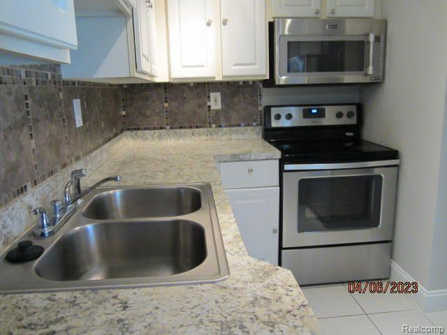1866 COLONIAL VILLAGE Way, 4, Waterford, MI 48328 — Photo 17