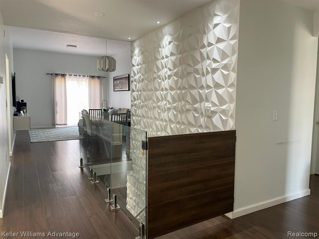 601 RAVENCREST Lane, Westland, MI — Photo 2