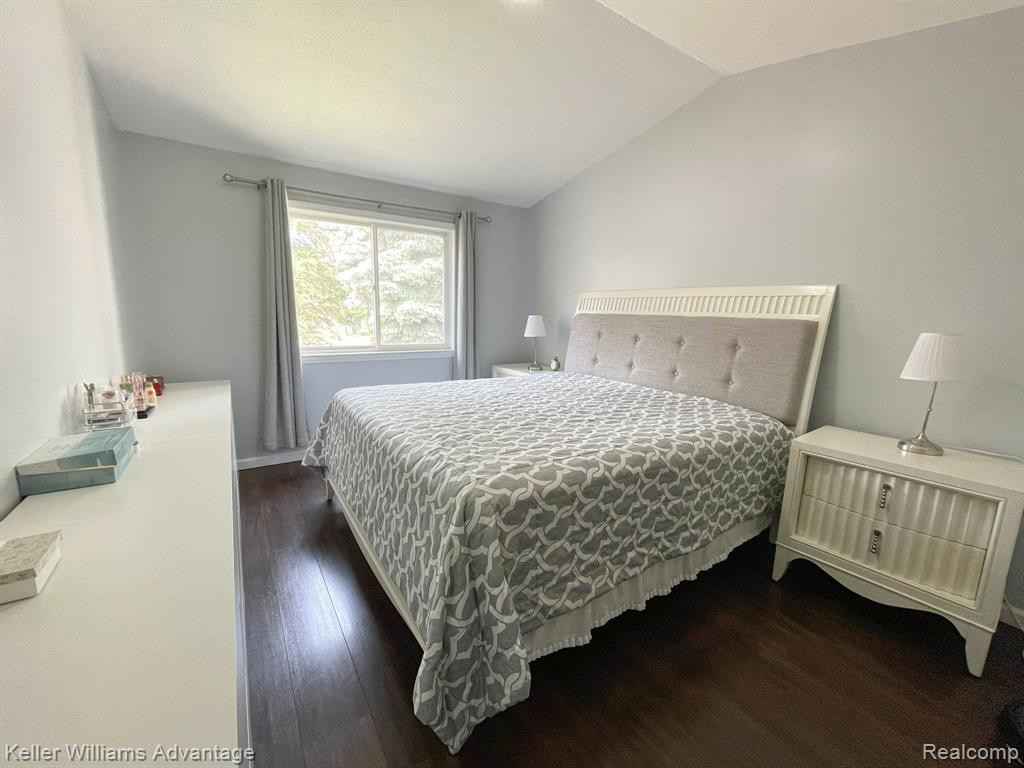601 RAVENCREST Lane, Westland, MI — Photo 8