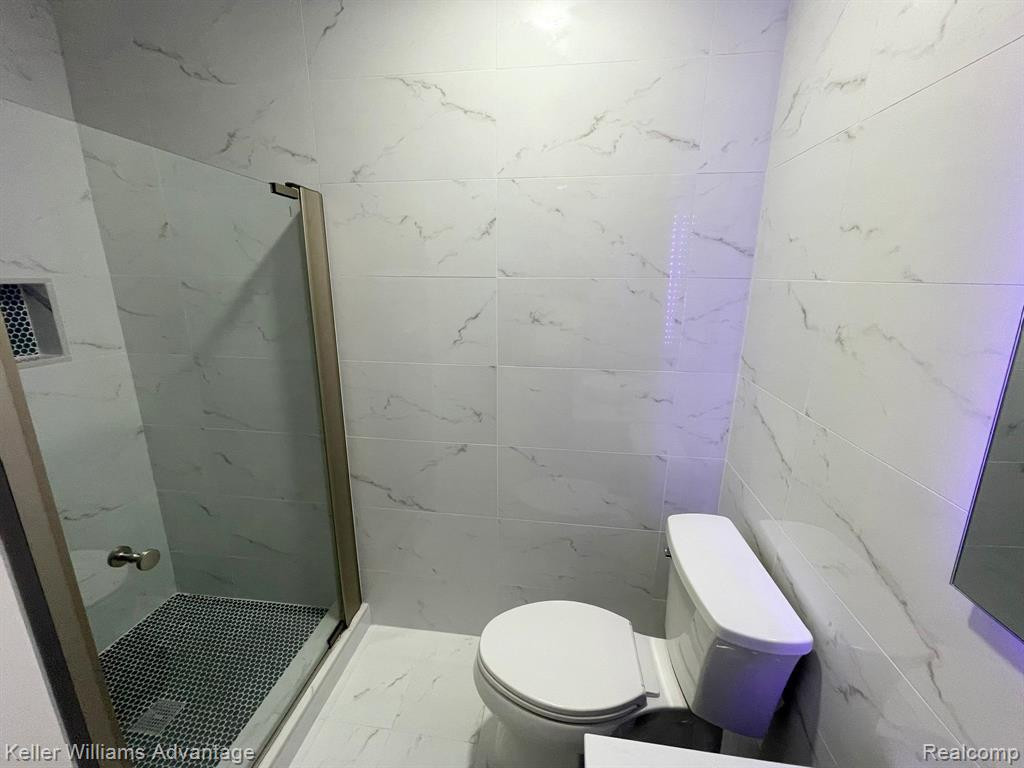 601 RAVENCREST Lane, Westland, MI — Photo 12