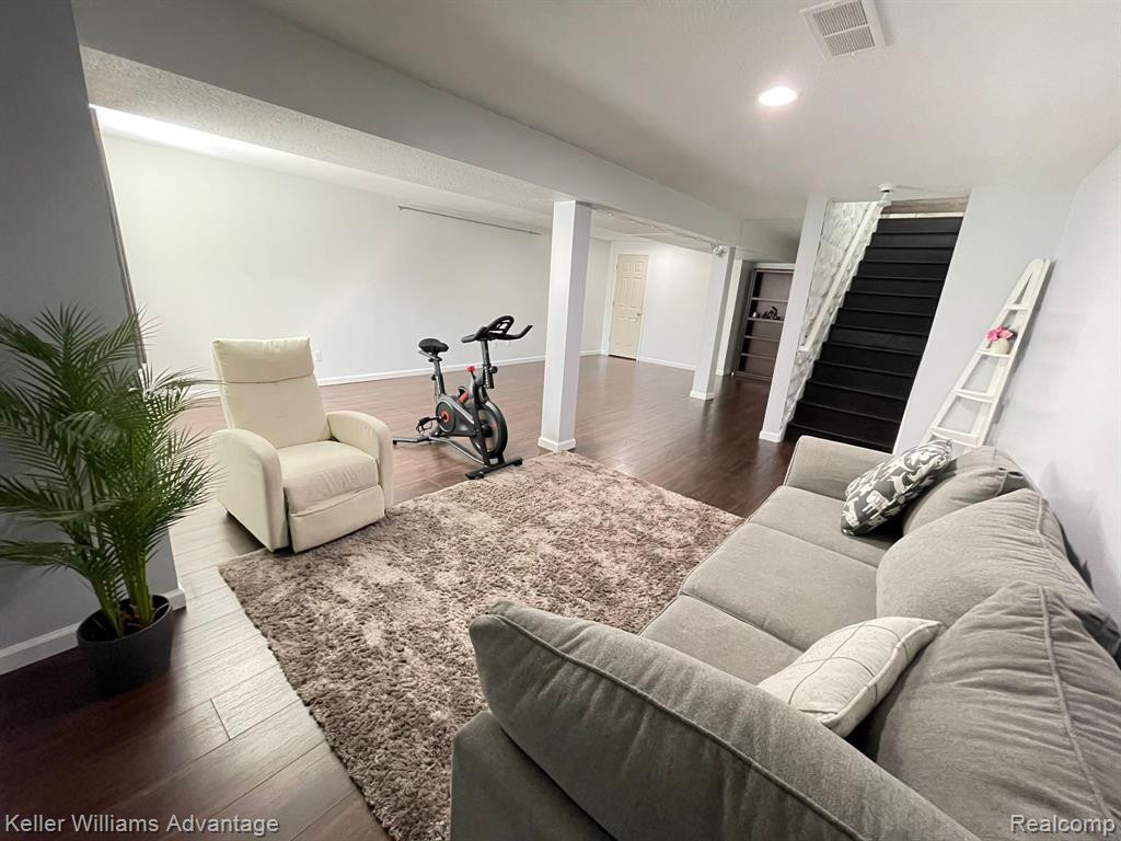 601 RAVENCREST Lane, Westland, MI — Photo 18