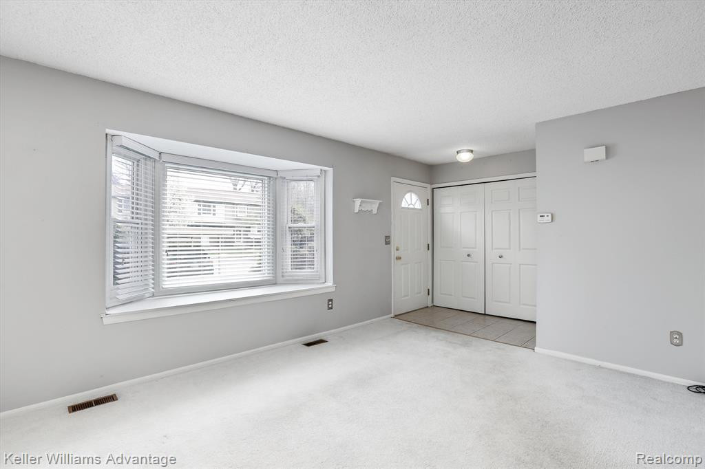 38086 CAROLON Boulevard, Westland, MI — Photo 3