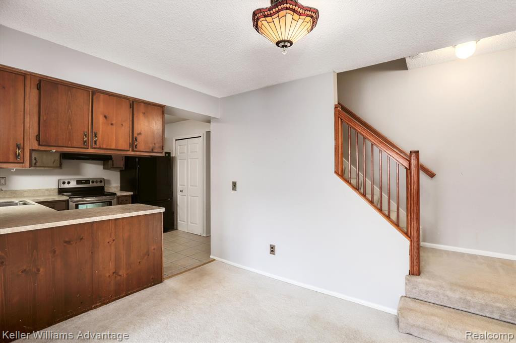 38086 CAROLON Boulevard, Westland, MI — Photo 6