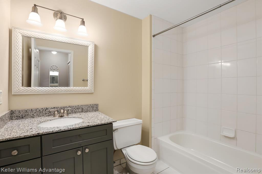 38086 CAROLON Boulevard, Westland, MI — Photo 10