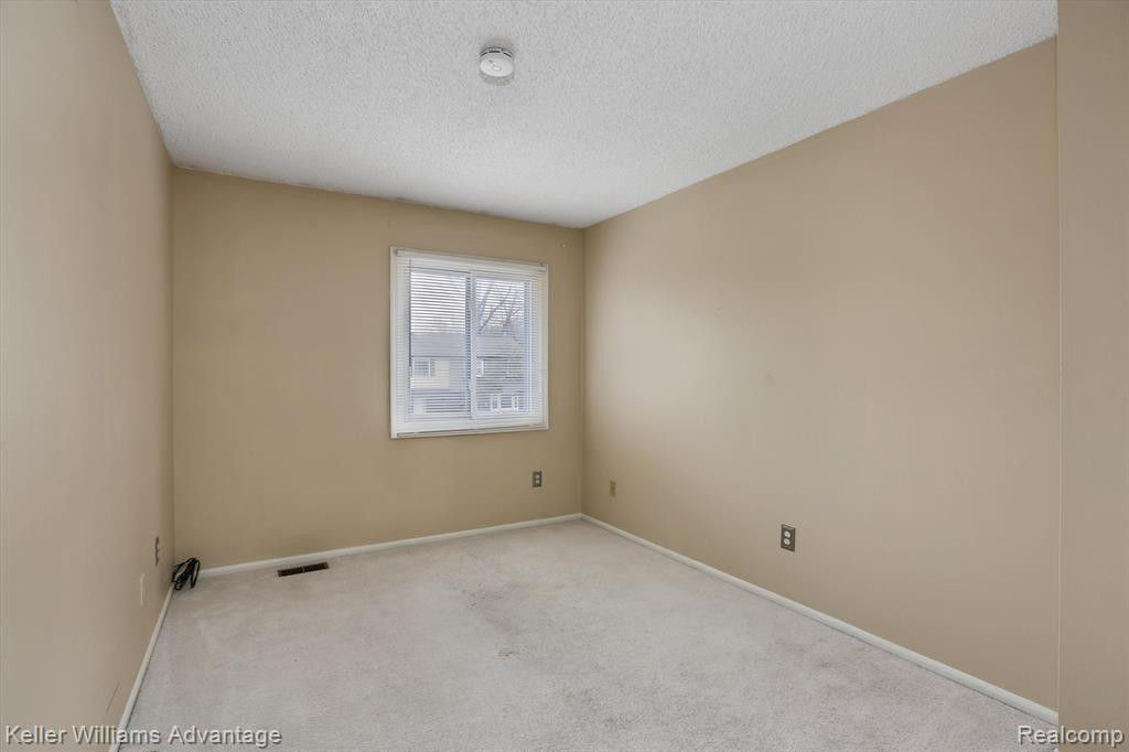 38086 CAROLON Boulevard, Westland, MI — Photo 14