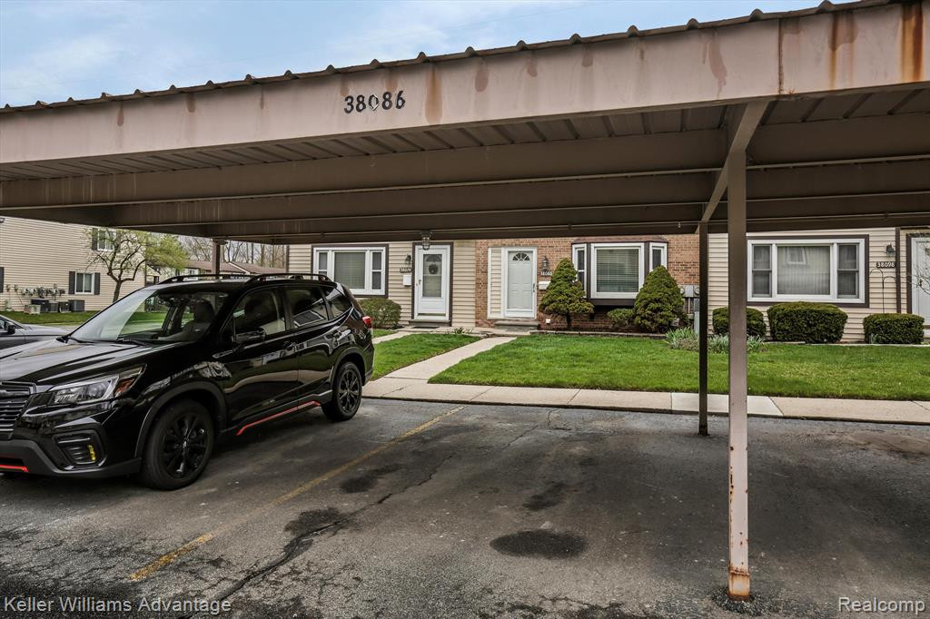 38086 CAROLON Boulevard, Westland, MI — Photo 17