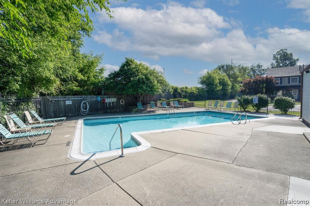38086 CAROLON Boulevard, Westland, MI — Photo 18