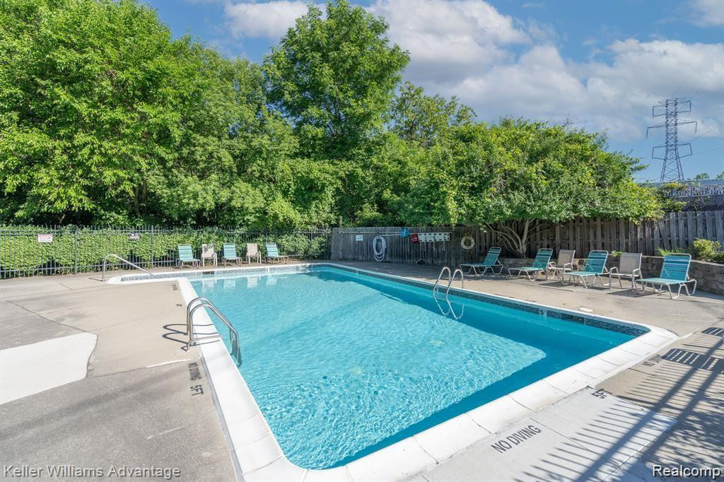 38086 CAROLON Boulevard, Westland, MI — Photo 19