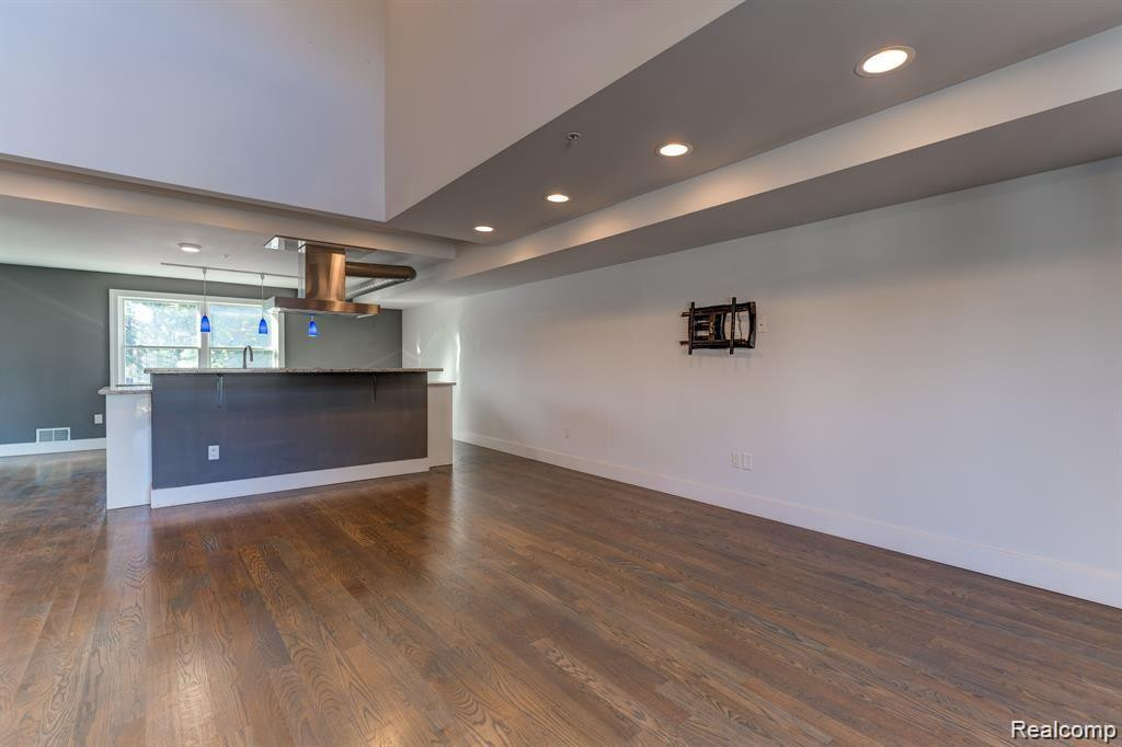 638 W 11 MILE Road, Royal Oak, MI 48067 — Photo 4