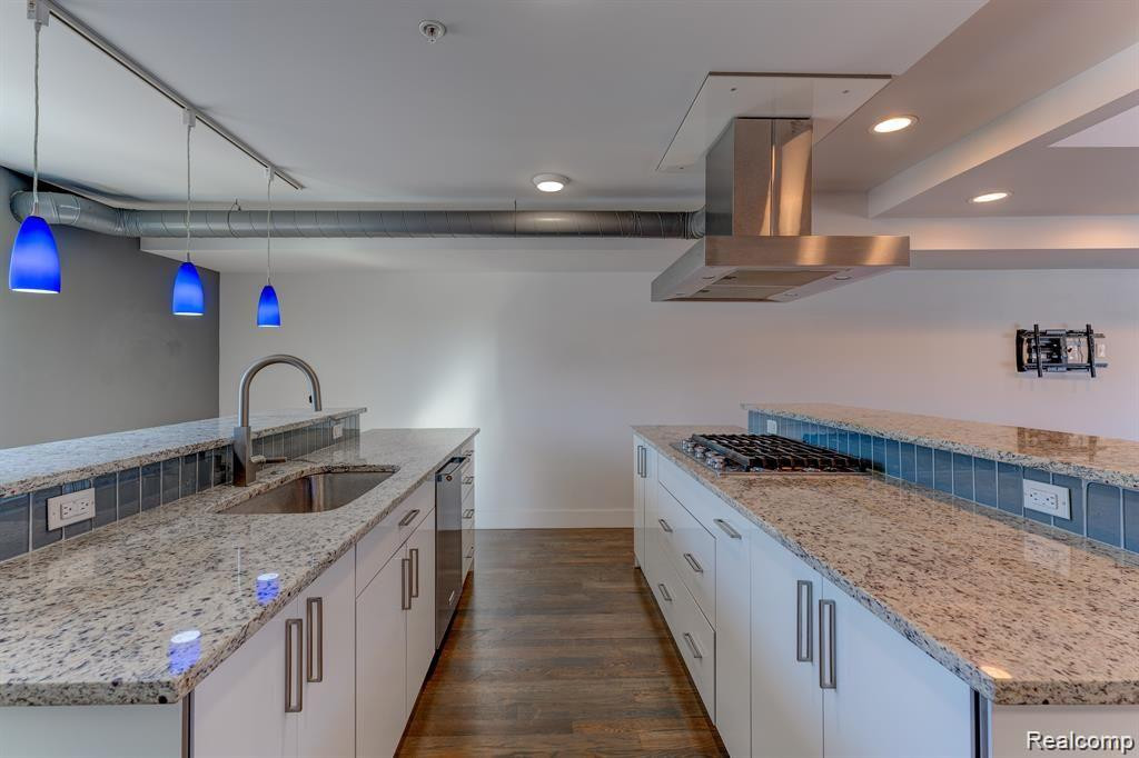 638 W 11 MILE Road, Royal Oak, MI 48067 — Photo 9