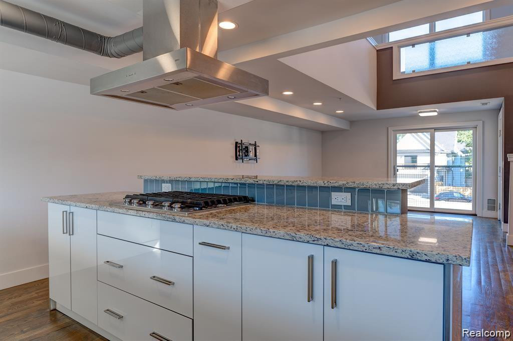 638 W 11 MILE Road, Royal Oak, MI 48067 — Photo 10