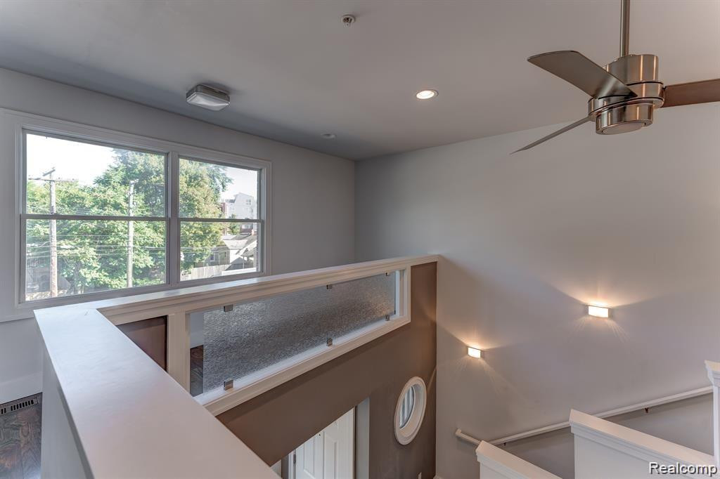 638 W 11 MILE Road, Royal Oak, MI 48067 — Photo 17
