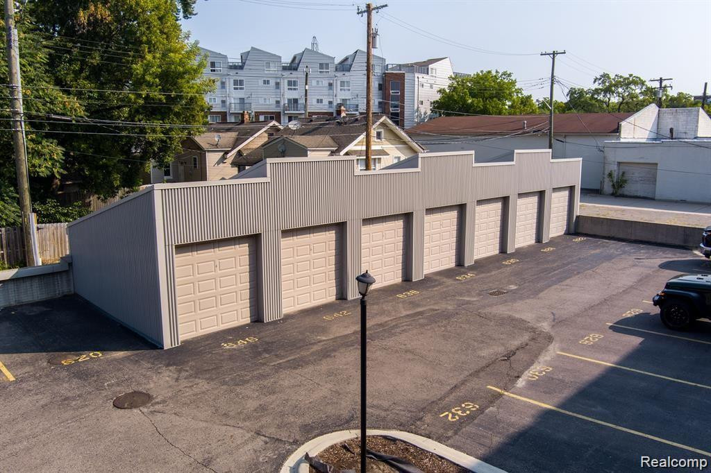 638 W 11 MILE Road, Royal Oak, MI 48067 — Photo 25