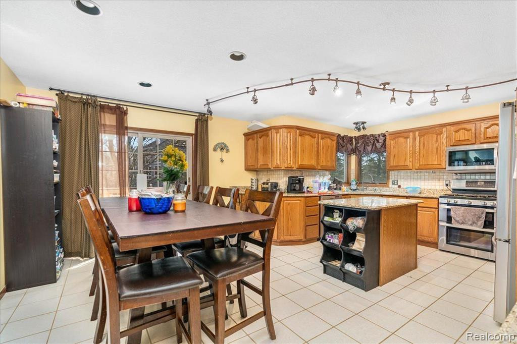10171 ROYCE Drive, South Lyon, MI 48178 — Photo 5