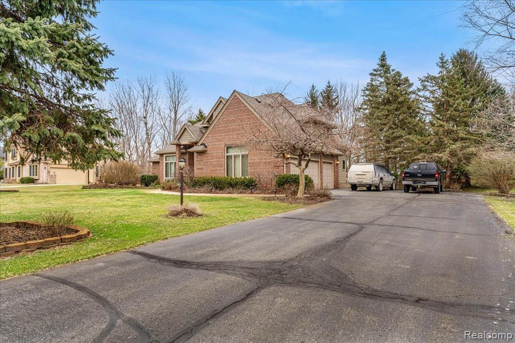 10171 ROYCE Drive, South Lyon, MI 48178 — Photo 13