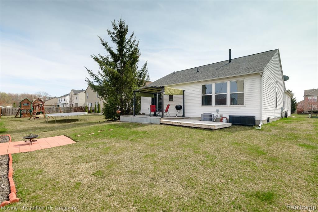 6261 MAPLEHURST Drive, Ypsilanti, MI 48197 — Photo 16