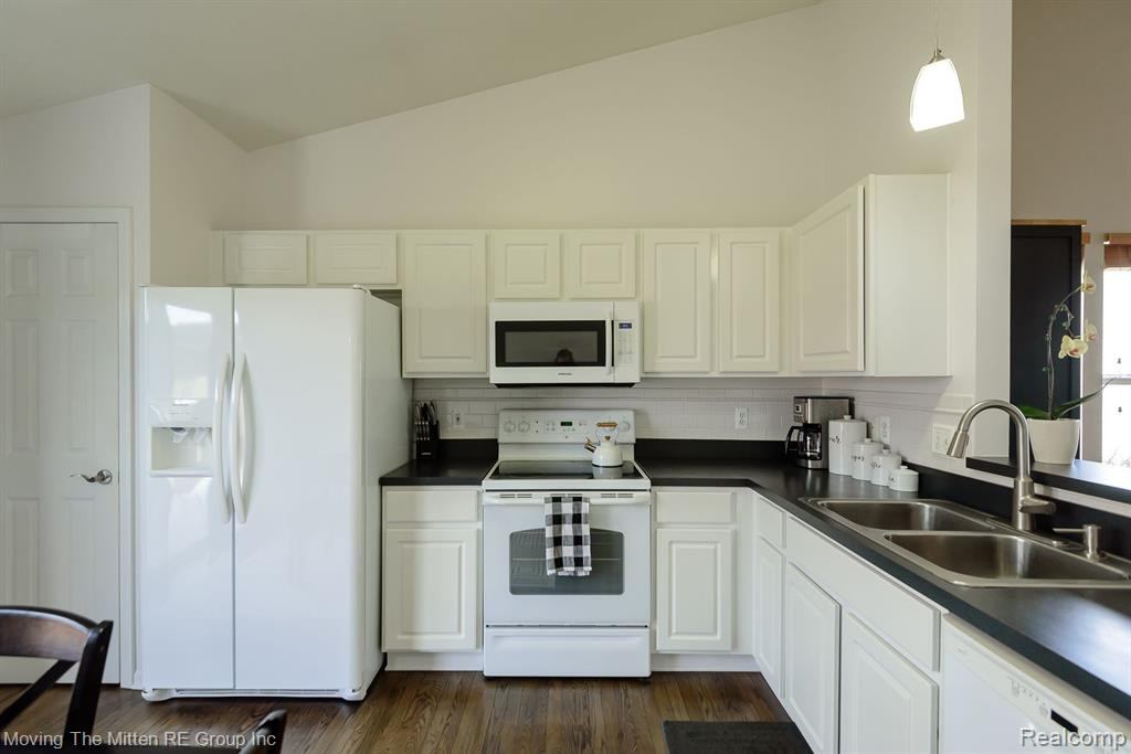 6261 MAPLEHURST Drive, Ypsilanti, MI 48197 — Photo 24