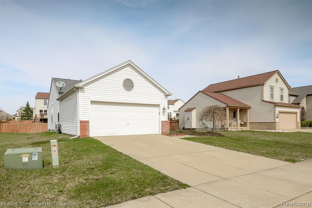 6261 MAPLEHURST Drive, Ypsilanti, MI 48197 — Photo 48