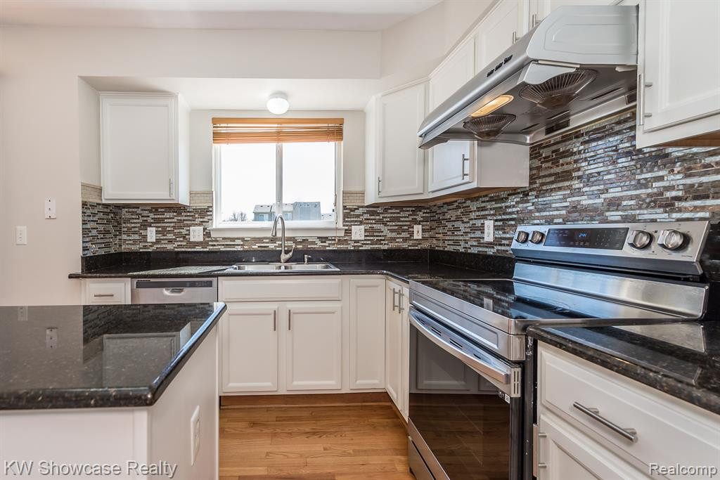 4800 WILLINGHAM Court, Ypsilanti, MI 48197 — Photo 11