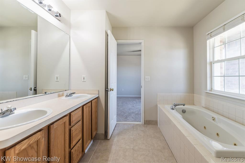 4800 WILLINGHAM Court, Ypsilanti, MI 48197 — Photo 23