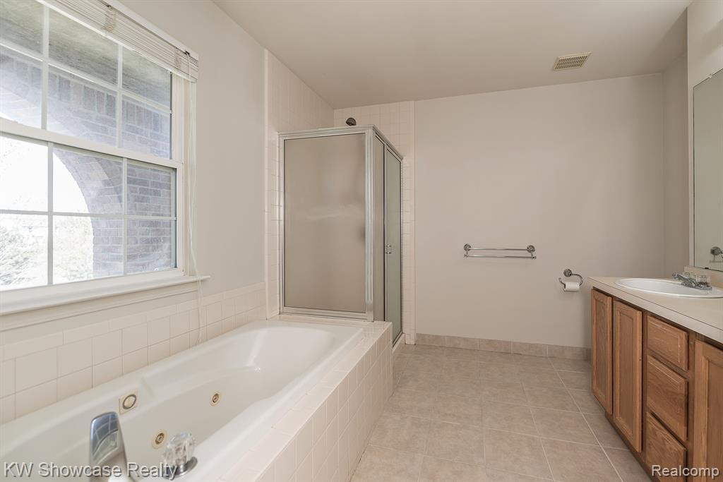 4800 WILLINGHAM Court, Ypsilanti, MI 48197 — Photo 24
