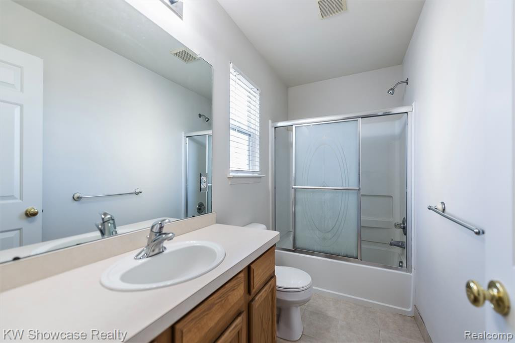 4800 WILLINGHAM Court, Ypsilanti, MI 48197 — Photo 29