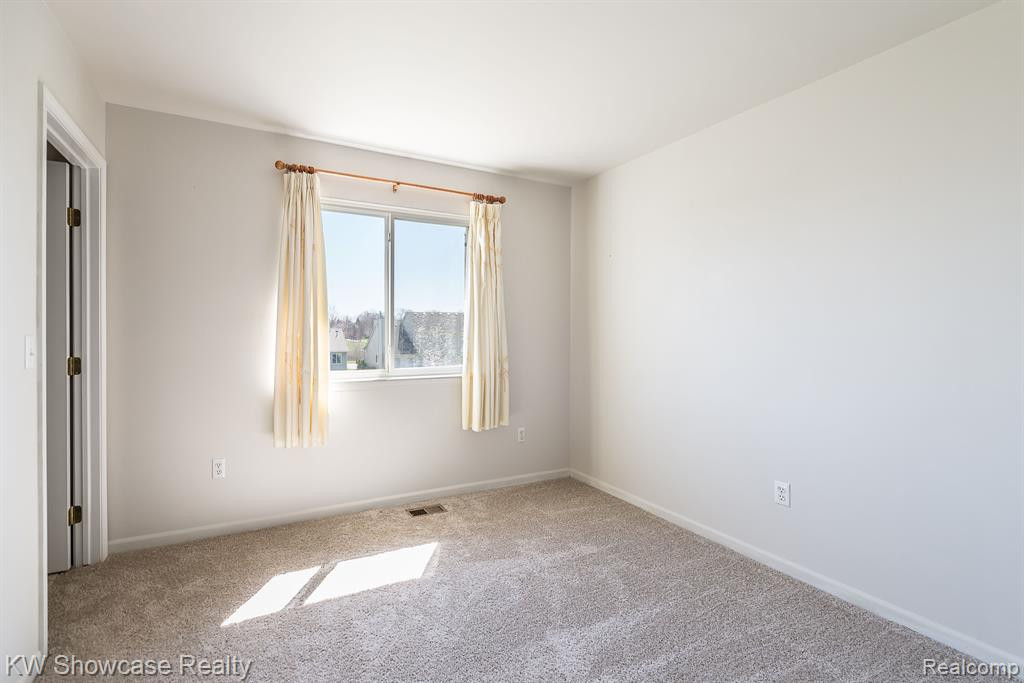 4800 WILLINGHAM Court, Ypsilanti, MI 48197 — Photo 33